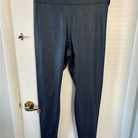 SALE!!!  AERIE - Ladies faux leather leggings. - Picture 1 of 3